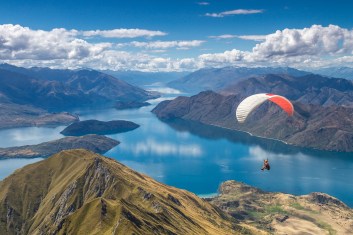 Exploring Hidden Gems: Paragliding Locations Offering Spectacular Vistas
